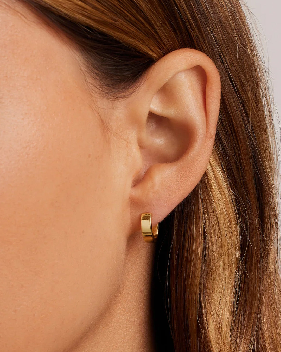 Gorjana huggie on sale hoop earrings