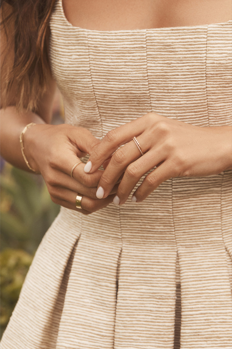 Woman wearing Wilder Ring || option::14k Solid Gold || set::diamond-row-ring-stl
